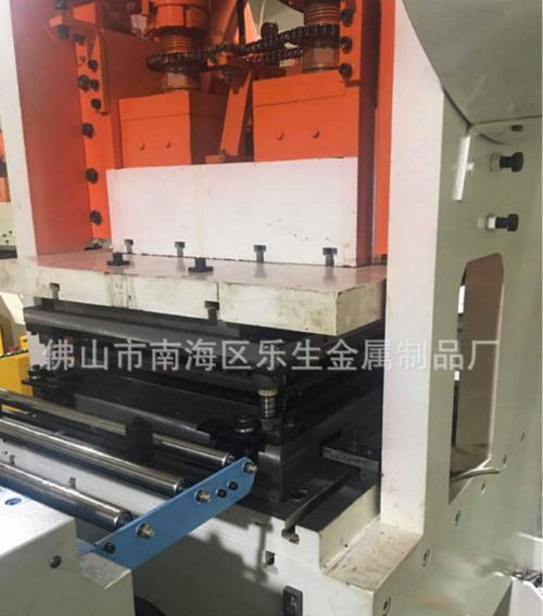 佛山大對(duì)角集成吊頂模具機(jī)械與樂生金屬制品廠 專業(yè)制造與一體化服務(wù)